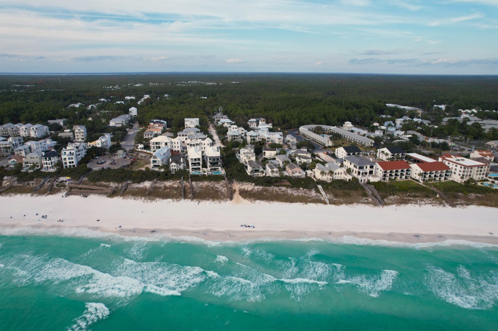 Santa Rosa Beach Florida with turquoise water and beachfront homes along 30A